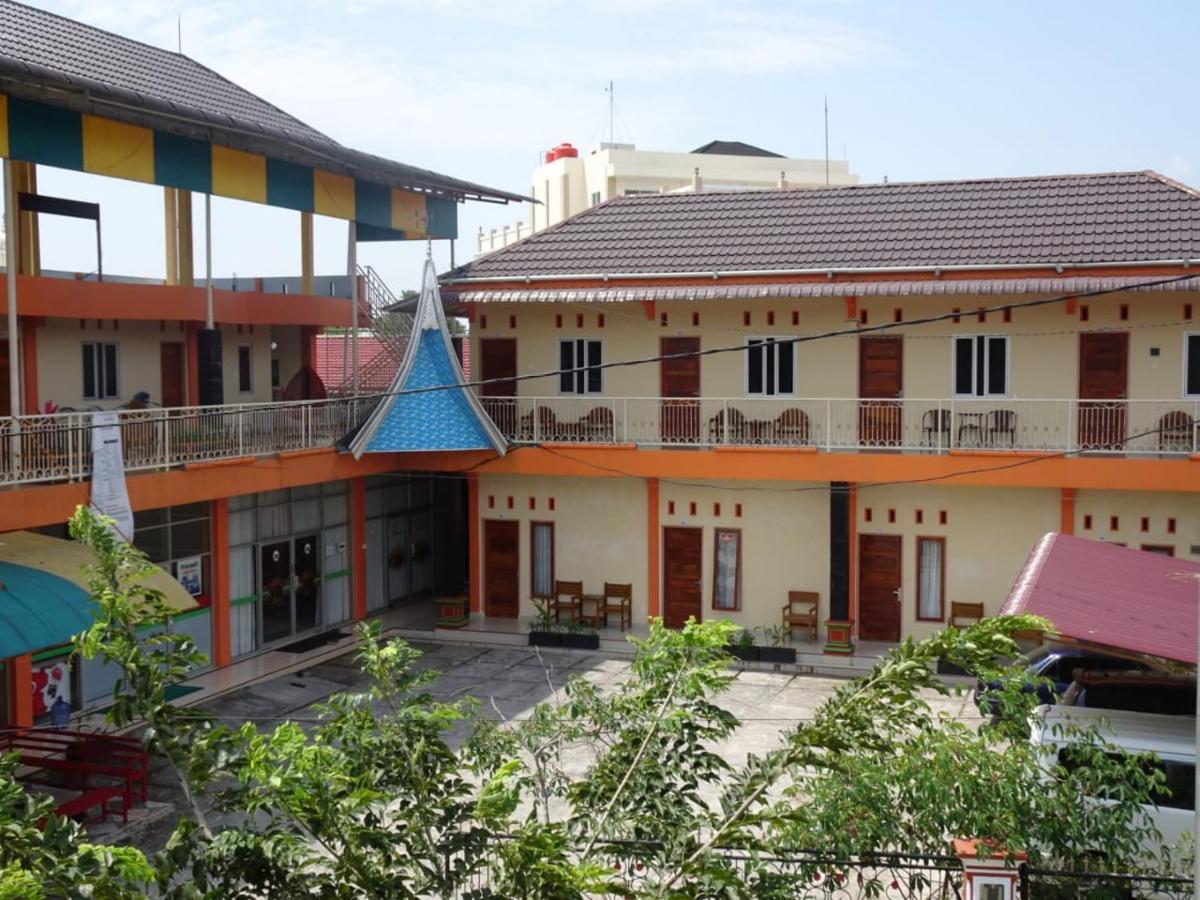 Penginapan Intan Bandara Padang  Exteriör bild
