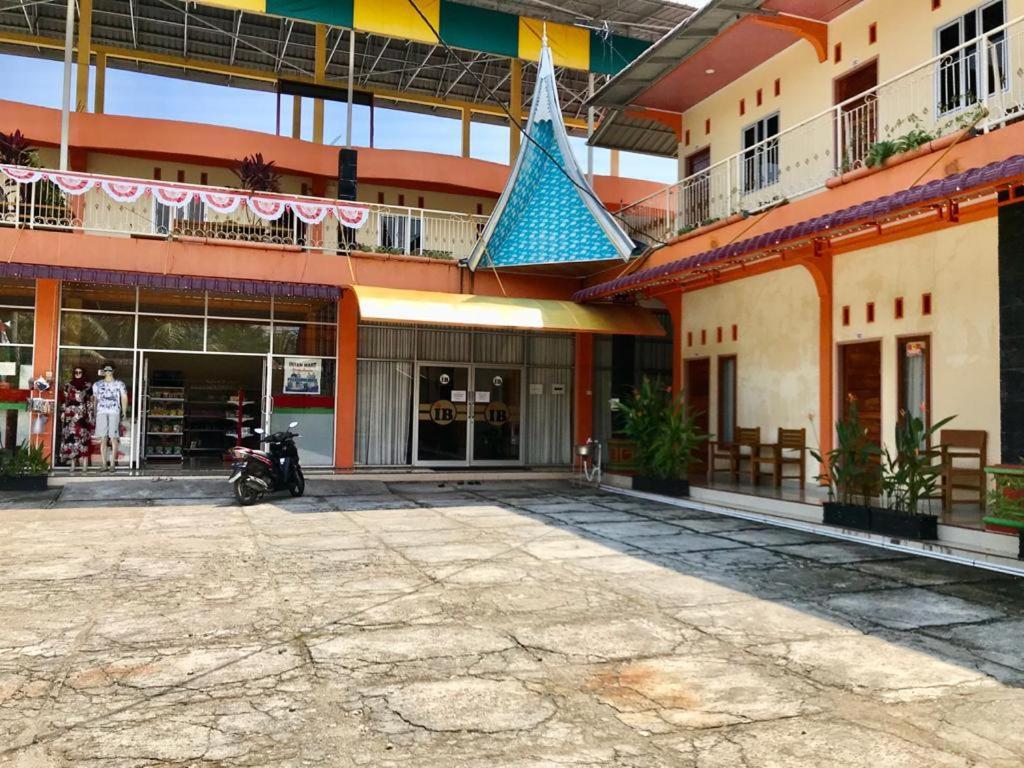 Penginapan Intan Bandara Padang  Exteriör bild